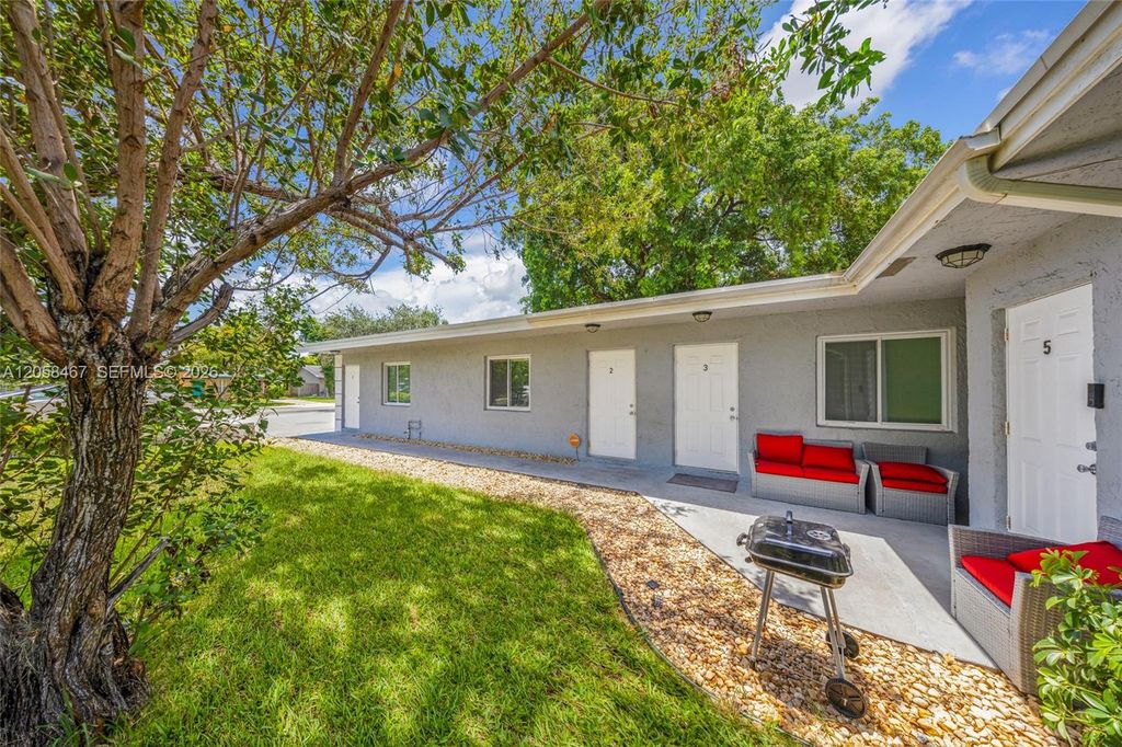 1109 NW 6th Ave, photo 2