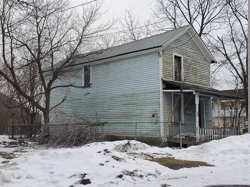 2nd image of 8 West St