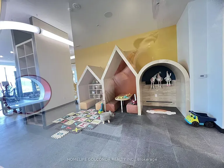 689 The Queensway #423 — Photo 11