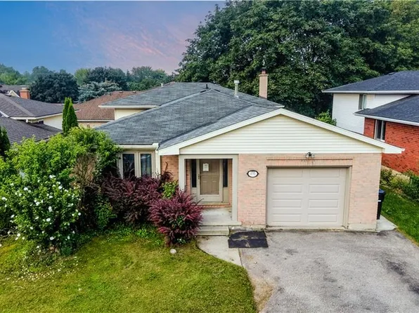 135 Brierdale Dr, Kitchener, ON N2A 3S8