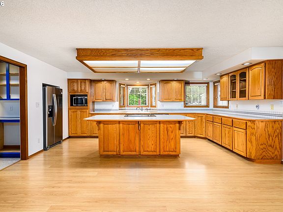 5th image of 1108 SE 168th Ave