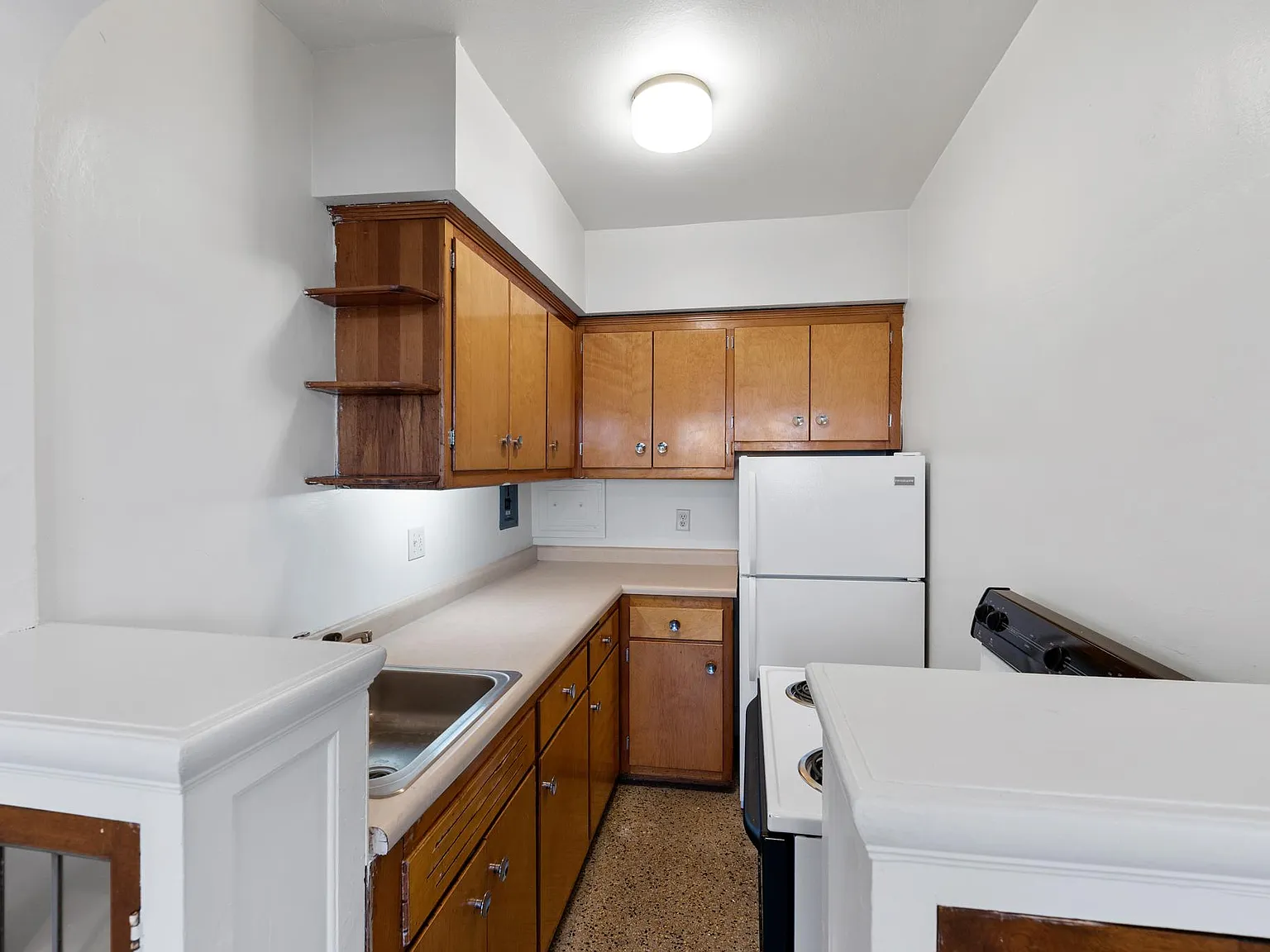 2324 W Wisconsin Ave — Photo 2