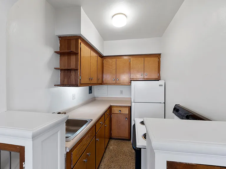 2324 W Wisconsin Ave — Photo 2