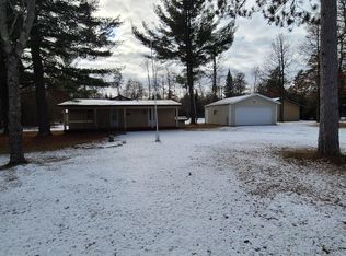 W11763 Rays Ln, Crivitz, WI 54114