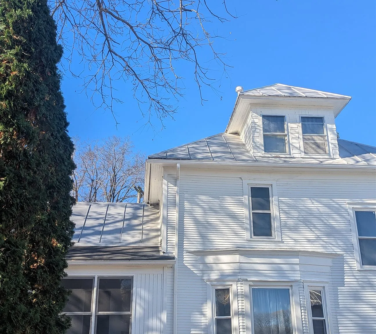 5 bed, 3.0 bath, 3900 sqft, $4,195 — Photo 3