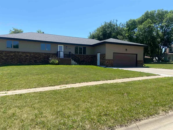 1603 Sheridan Dr, Norfolk, NE 68701