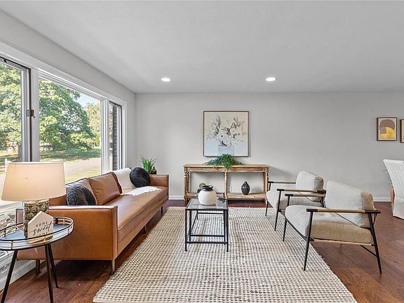4th image of 1100 Sandstone Dr