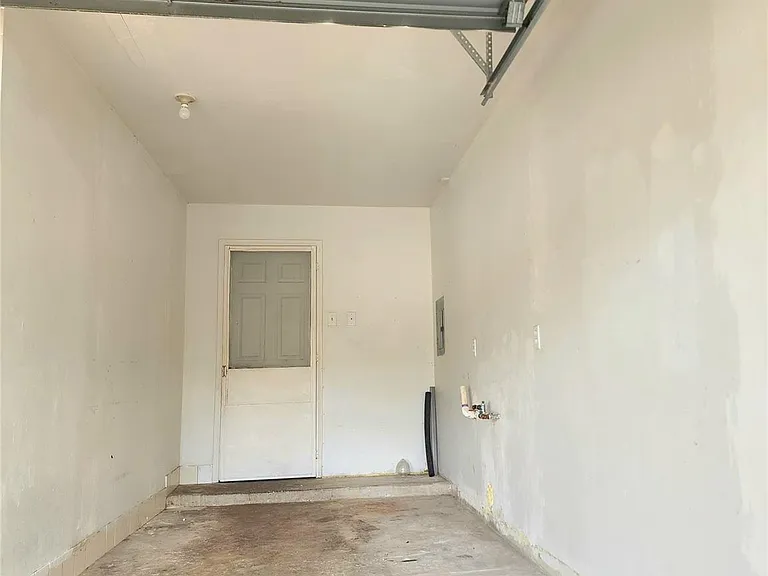 638 Aldenwick Ln — Photo 22