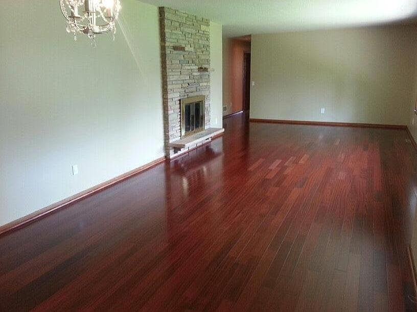 Living Rm - Brazilian Cherry woodfloor throughout