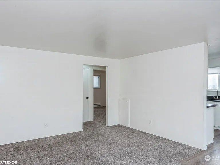 319 N 105th St #4B — Photo 3