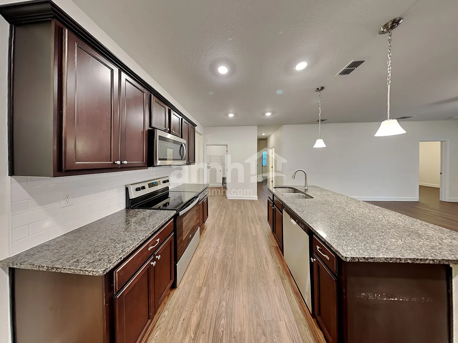 3 bed, 2.0 bath, 1551 sqft, $2,410 — Photo 3