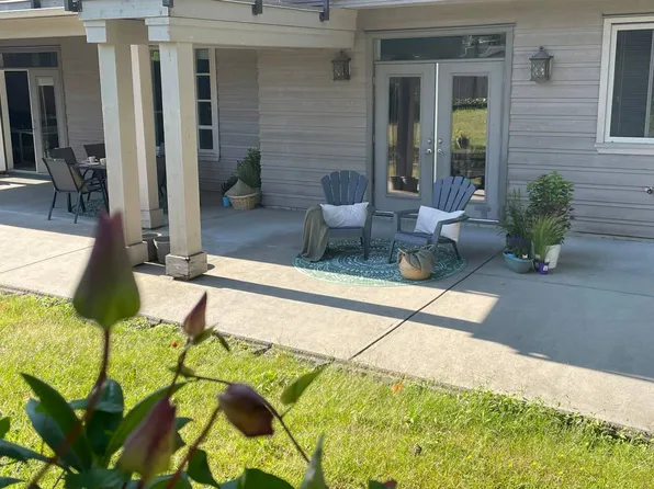 1362 Willow Way, Coquitlam, BC V3J 5M3