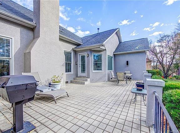 3rd image of 523 River Oaks Ln