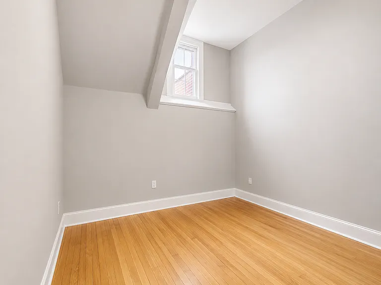 Cabot Street Apartments Historic Charm in Downtown Beverly — Photo 8