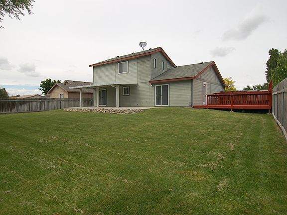 Private, fenced backyard