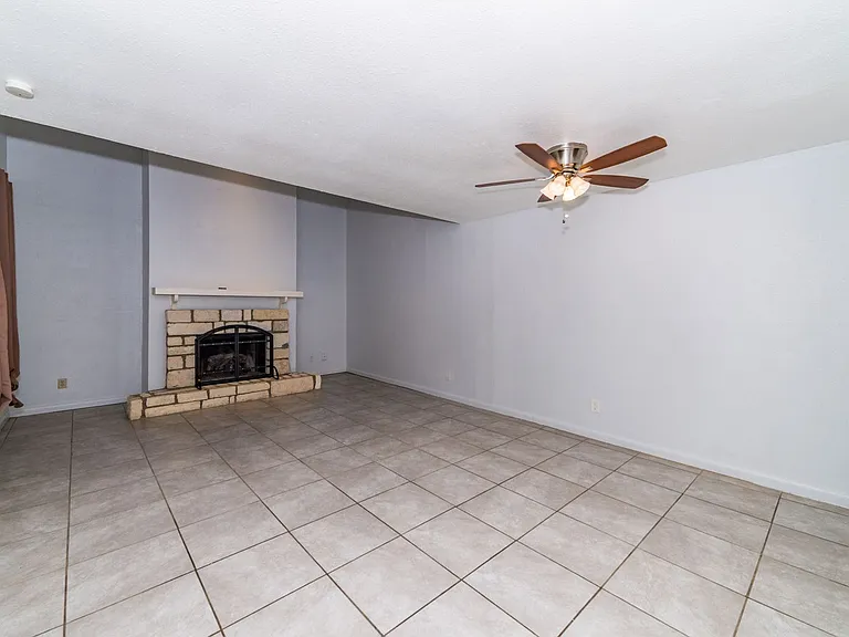 8110 Scottshill — Photo 2