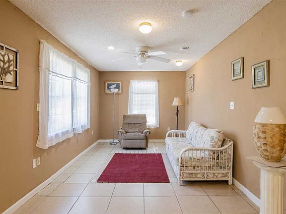 3rd image of 5537 Mayfair Cir