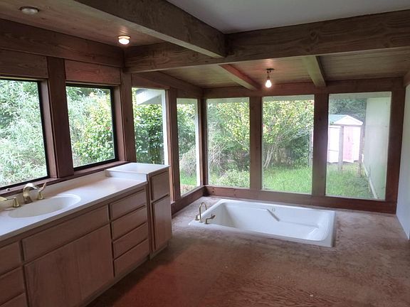 4th image of 7963 Valley Dr
