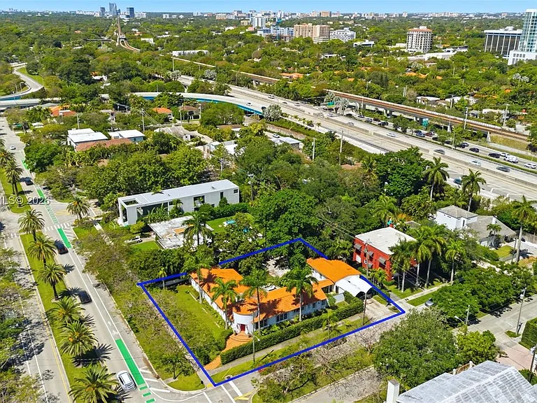 2300 S Miami Ave — Photo 44