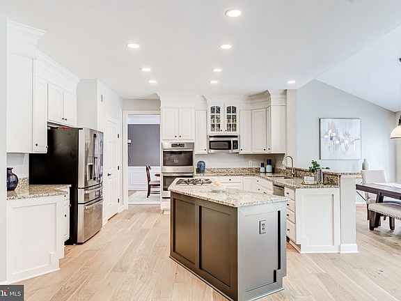 2nd image of 42989 Lago Stella Pl