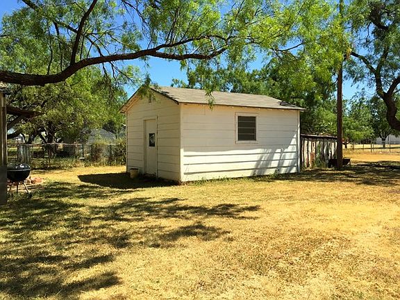 2nd image of 202 Mimosa Dr