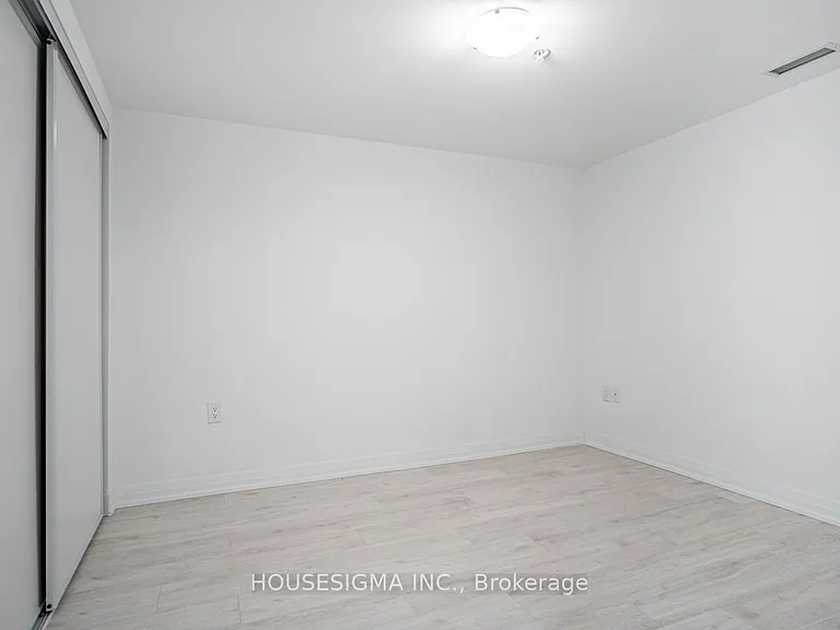 408 Brown Ct #212 — Photo 8