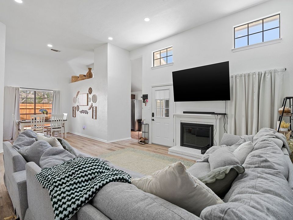 1st image of 1382 Southridge Dr