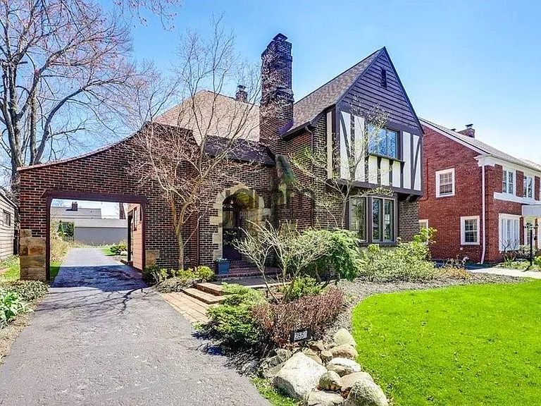 2551 Charney Rd — Photo 2