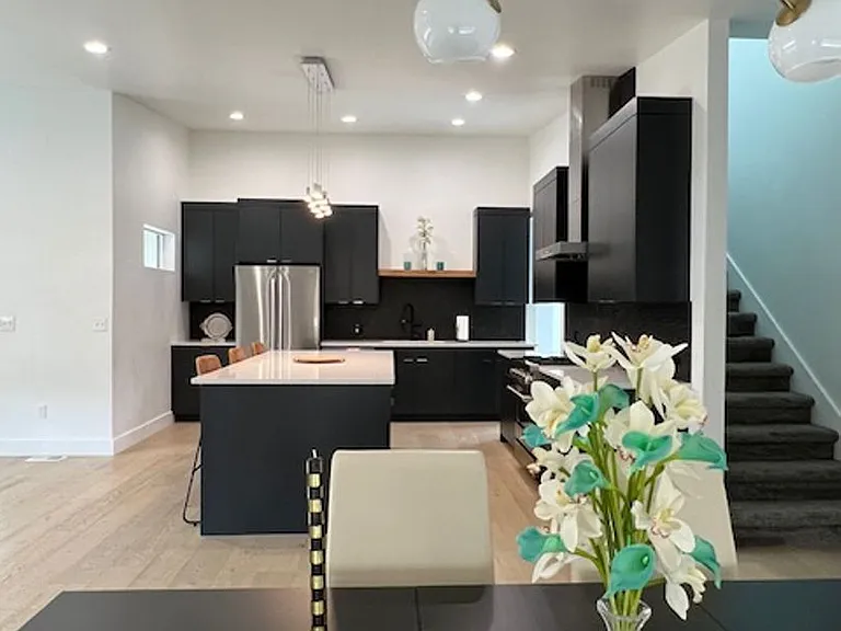 2251 E Lincoln Ln — Photo 12