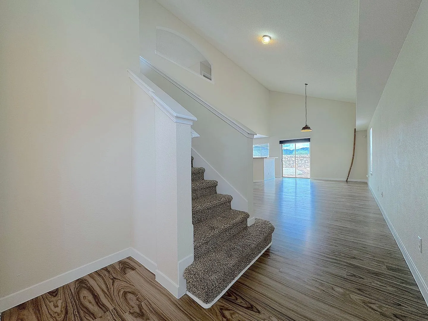 Northeast El Paso 3Bed/2.5Bath Refrig A/C plus Loft! — Photo 3