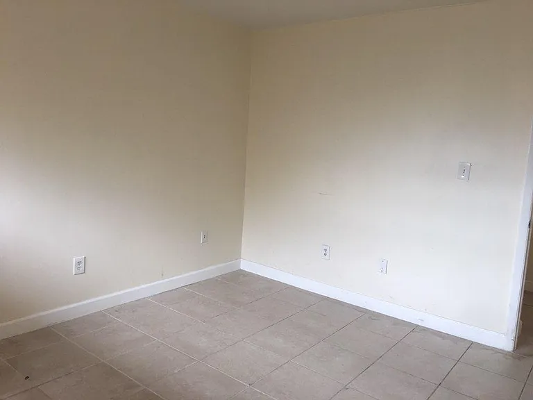 2261 W 53rd St #9 — Photo 17