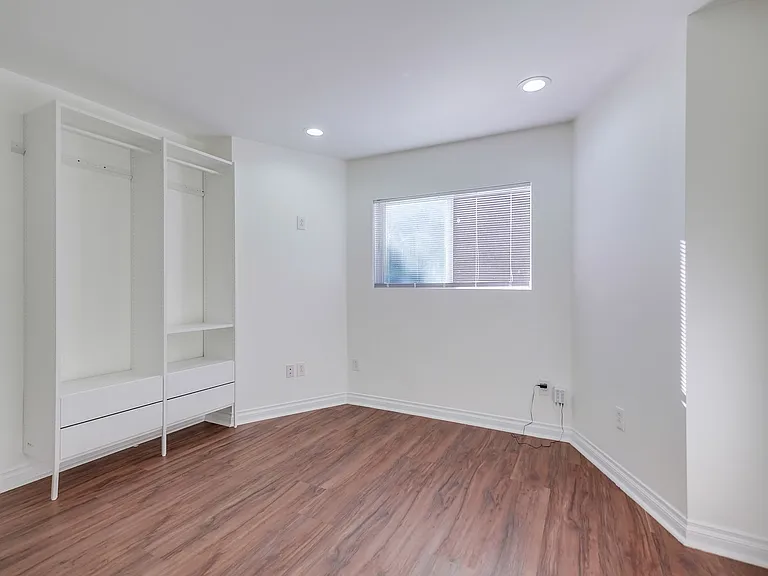 1221 N Bronson Ave — Photo 33