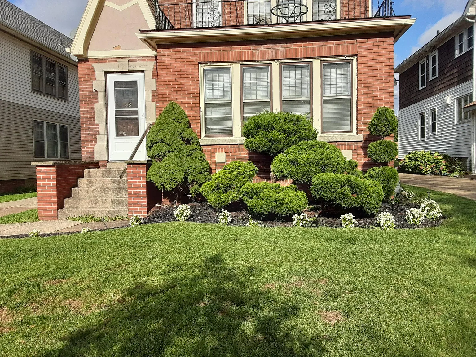 3 bed, 1300 sqft, $1,500 — Photo 1
