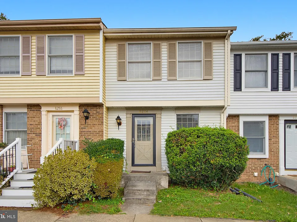 8284 Crestmont Cir