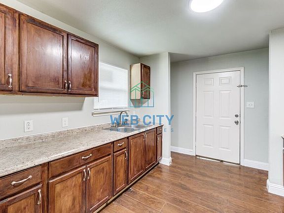 5th image of 4218 Carpenter Ave