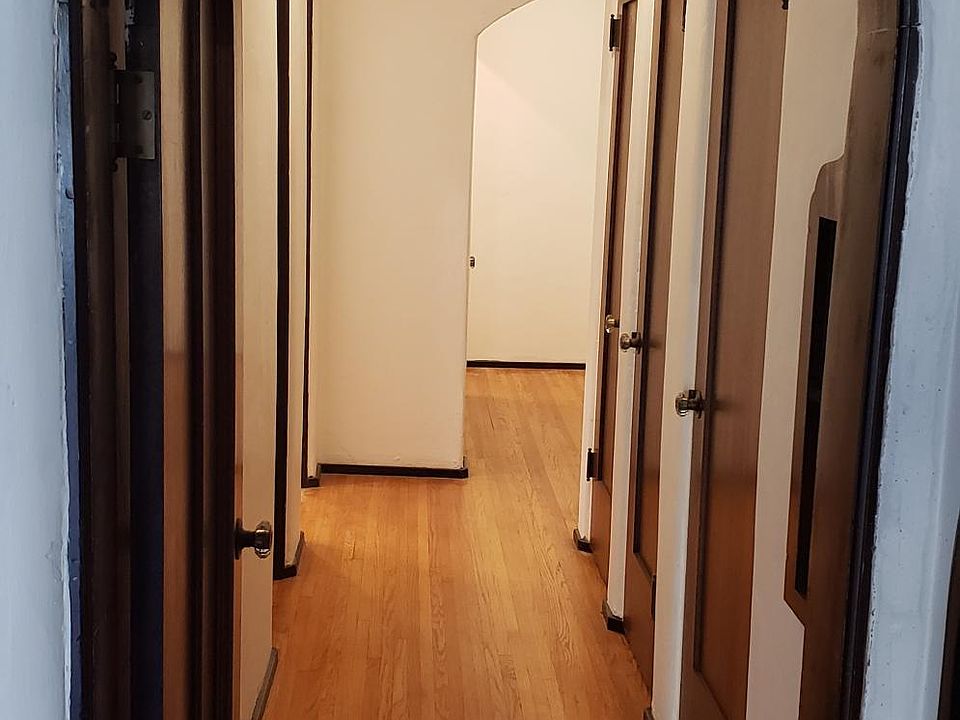 Arched doorways, lots of closet space
