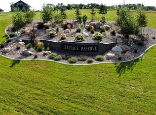 11007 Acadia Cir, Bismarck, ND 58503