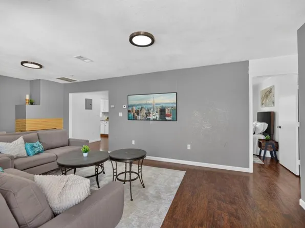 629 Lee Dr, Sacramento, CA 95815