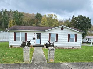 593 Tazewell Ave, Tazewell, VA 24651