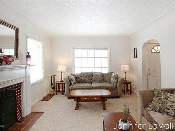 4th image of 849 Sylvia St NW