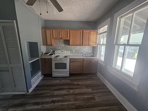 3 Stoner Ave Photo 1