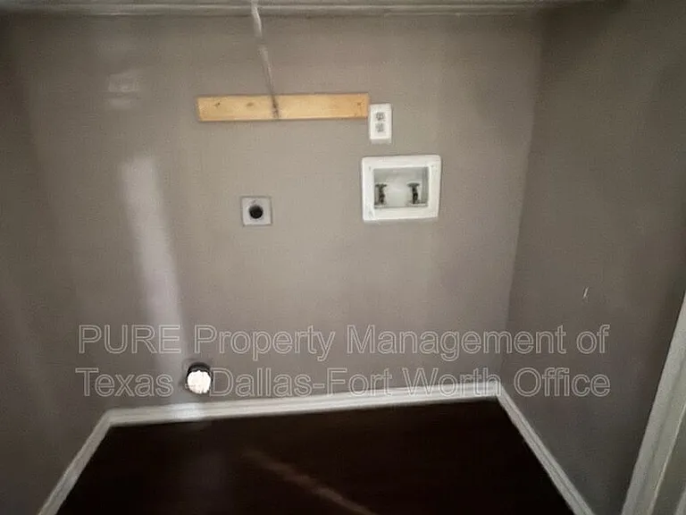 1404 Straus Rd — Photo 11