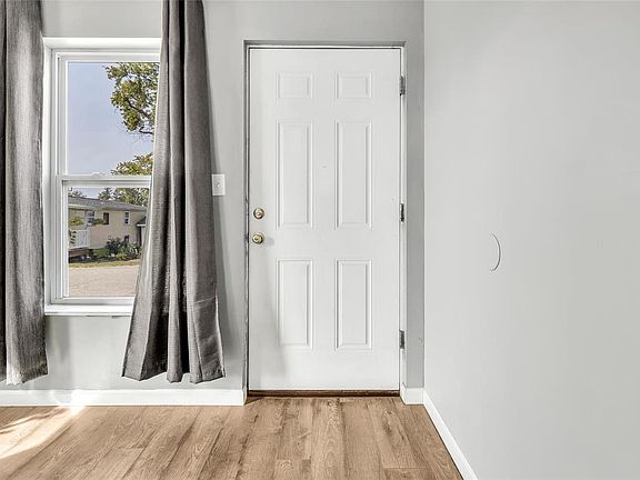 5th image of 404 Howard Dr