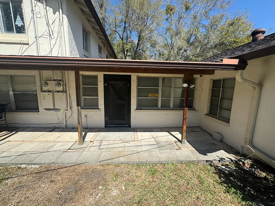 16 W Kelly St #16