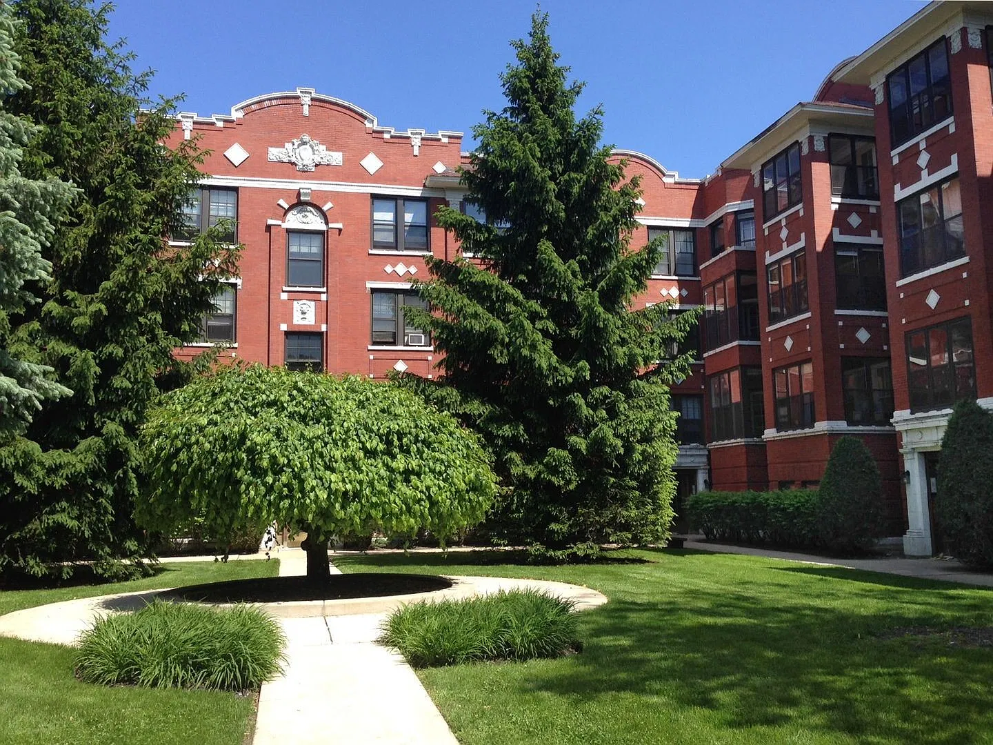 1 bed, 1.0 bath, 705 sqft, $2,200 — Photo 1