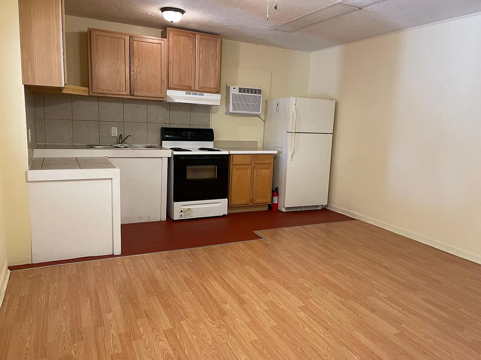 2 bed, 935 sqft, $1,000 — Photo 2