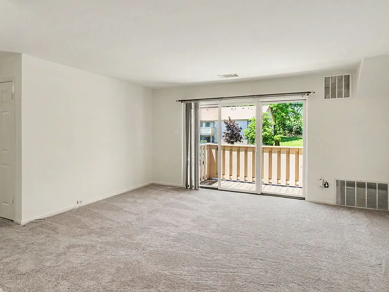 902 Dogwood Ct — Photo 10