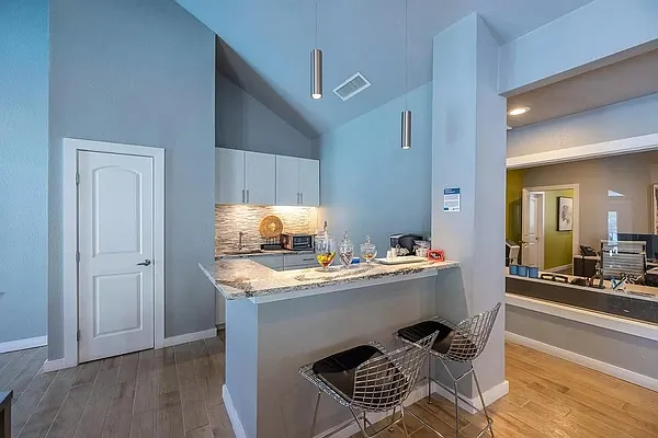 City Crest Apartments — Photo 28