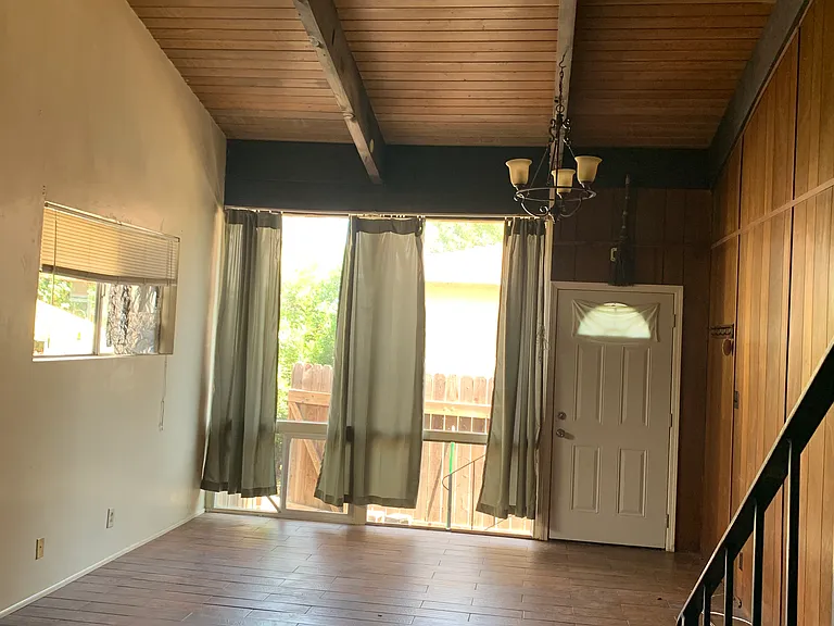 1832 E Carson St #3 — Photo 3