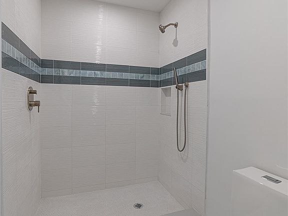5th image of 811 SE 4th Avenue #C204